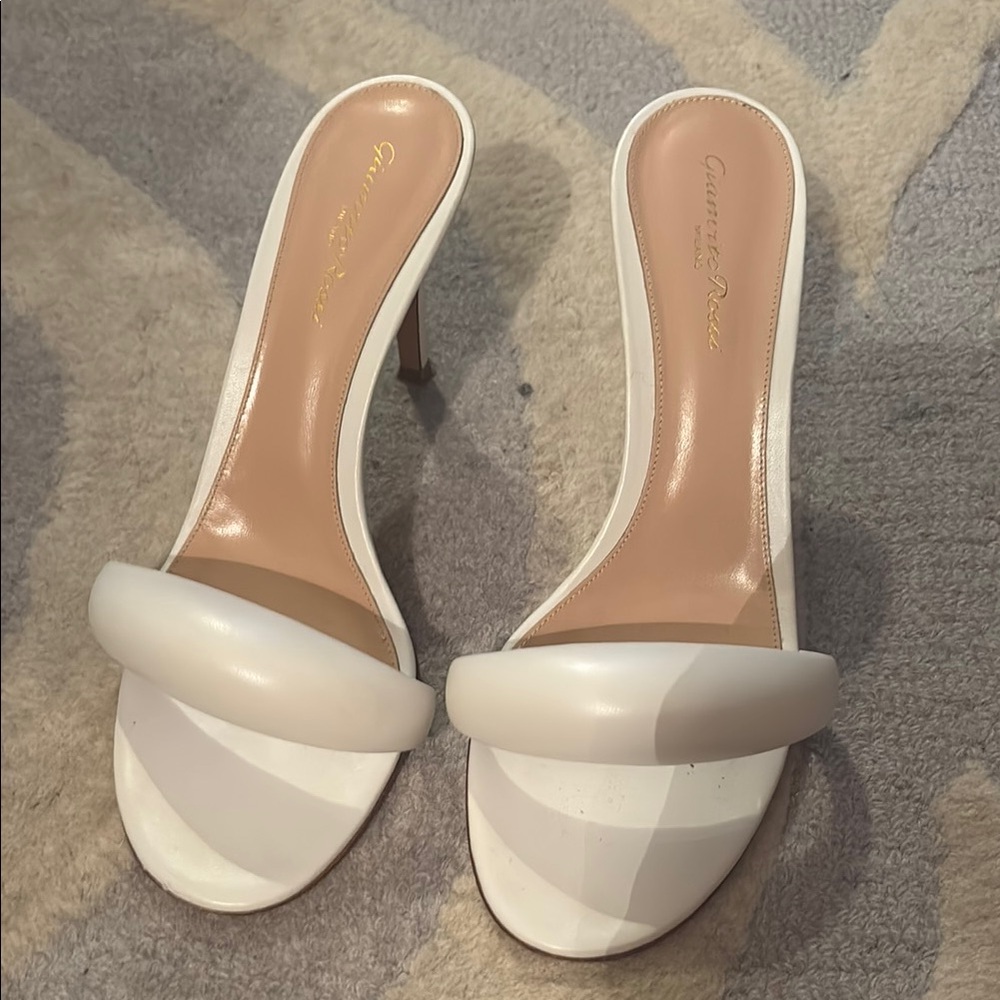 Gianvito Rossi White Heels Elegant Modern Style worn 2times, excellent condition